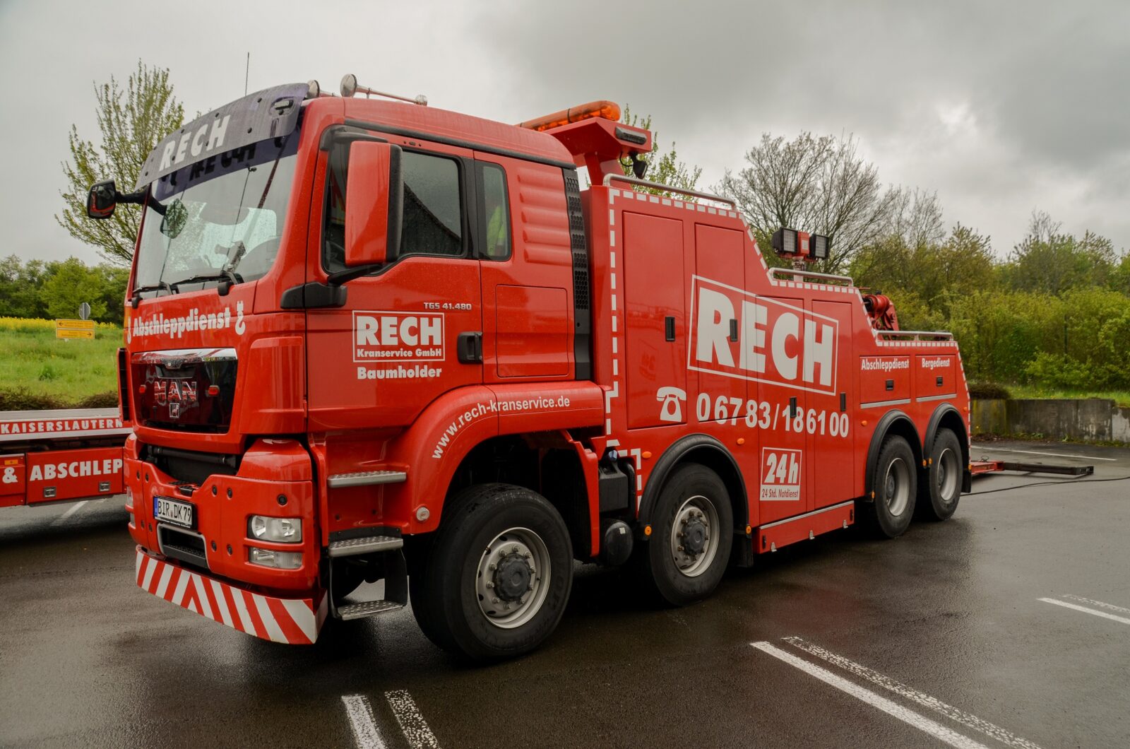 4-Achser Unterfahrlift mit Winden - Abschleppfahrzeug für LKW
